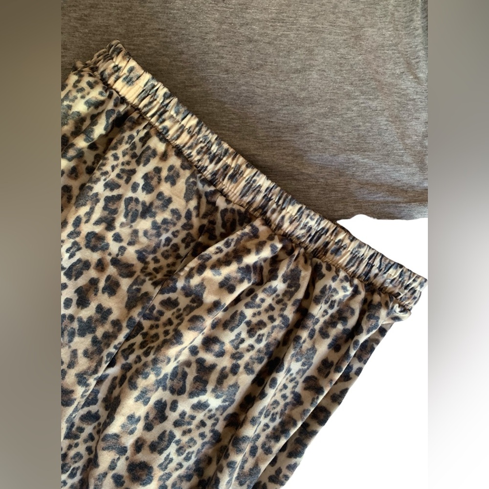 COZY Gray & Leopard Print Women’s Plus Size 1X Pajamas Set Cheetah Animal Print - Picture 10 of 12